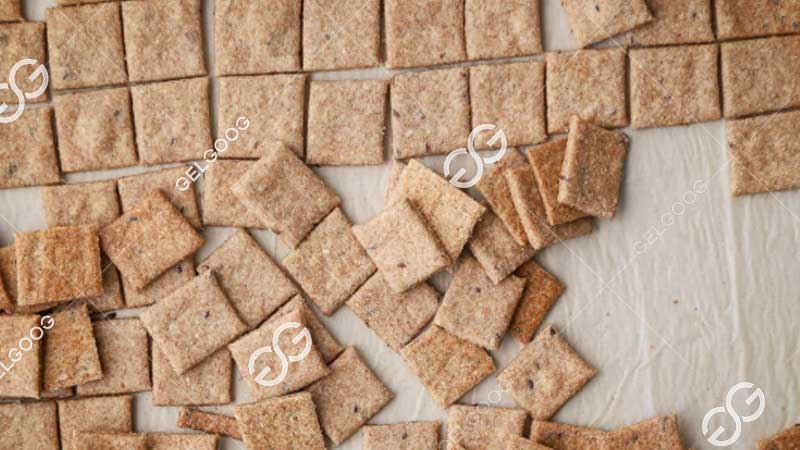 Máquina automática para fabricação de biscoitos de trigo