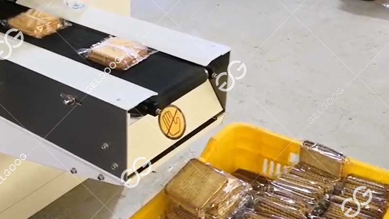 biscuits-packaging-machine