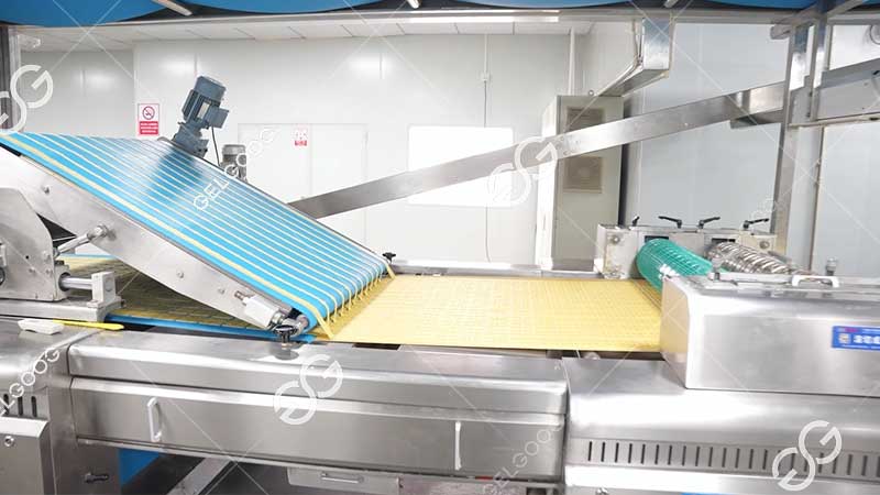 Máquina para fabricação de biscoitos de gengibre